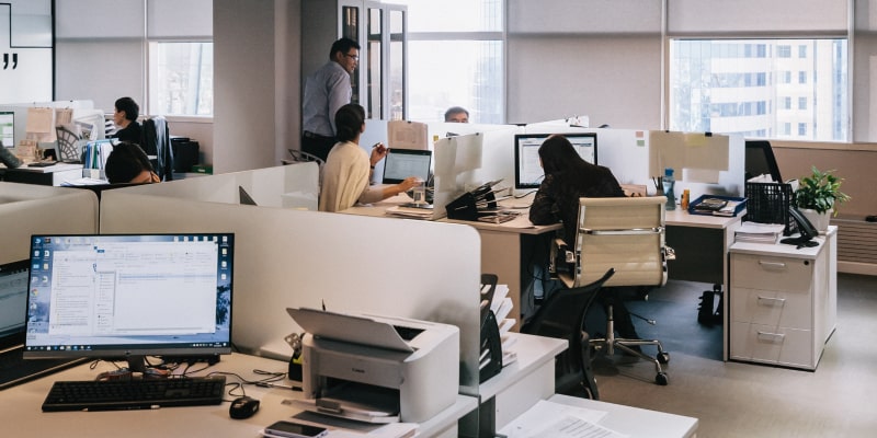 Puestos de trabajo 2-min Sillas 2-min